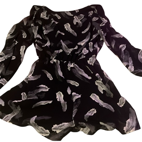 Express size small romper black and white design like new - Picture 4 of 4